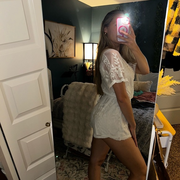 💍Reverse White Lace romper - Picture 3 of 6